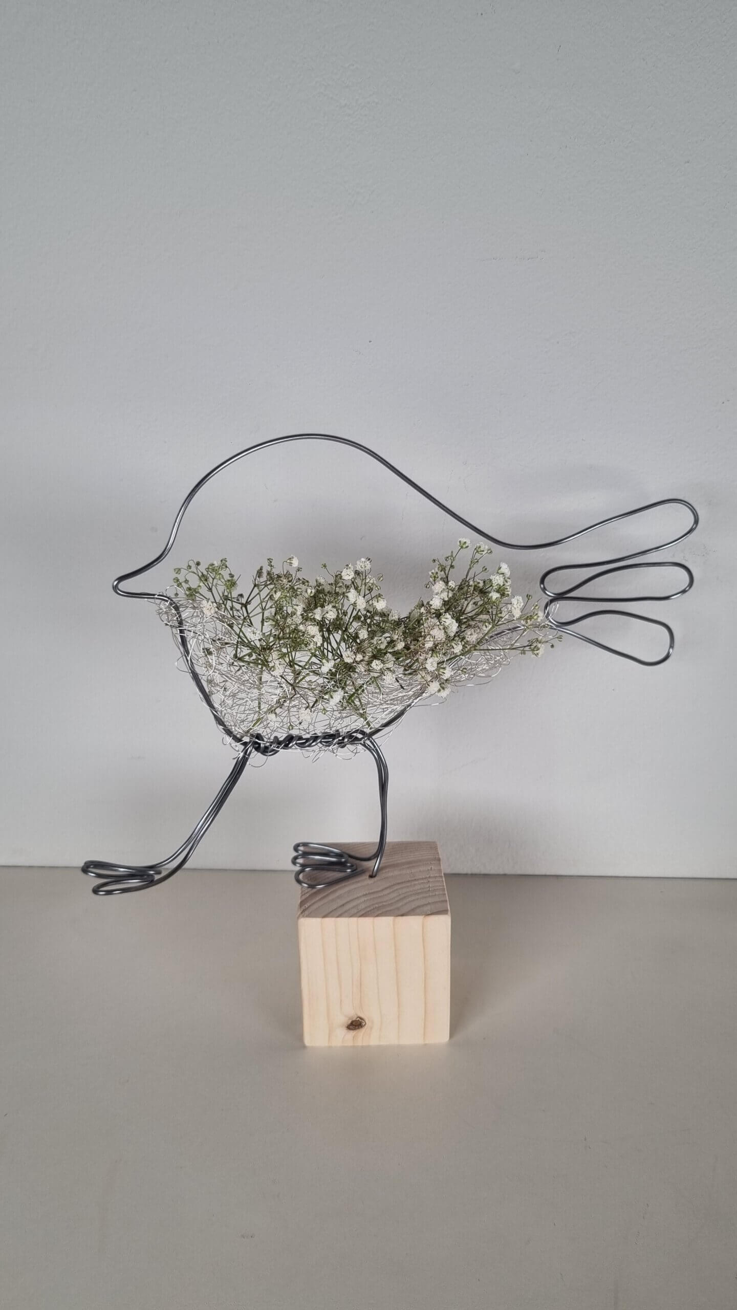 Vogel auf Holzklotz Hca.24cmxBca.26,drei Variantencm