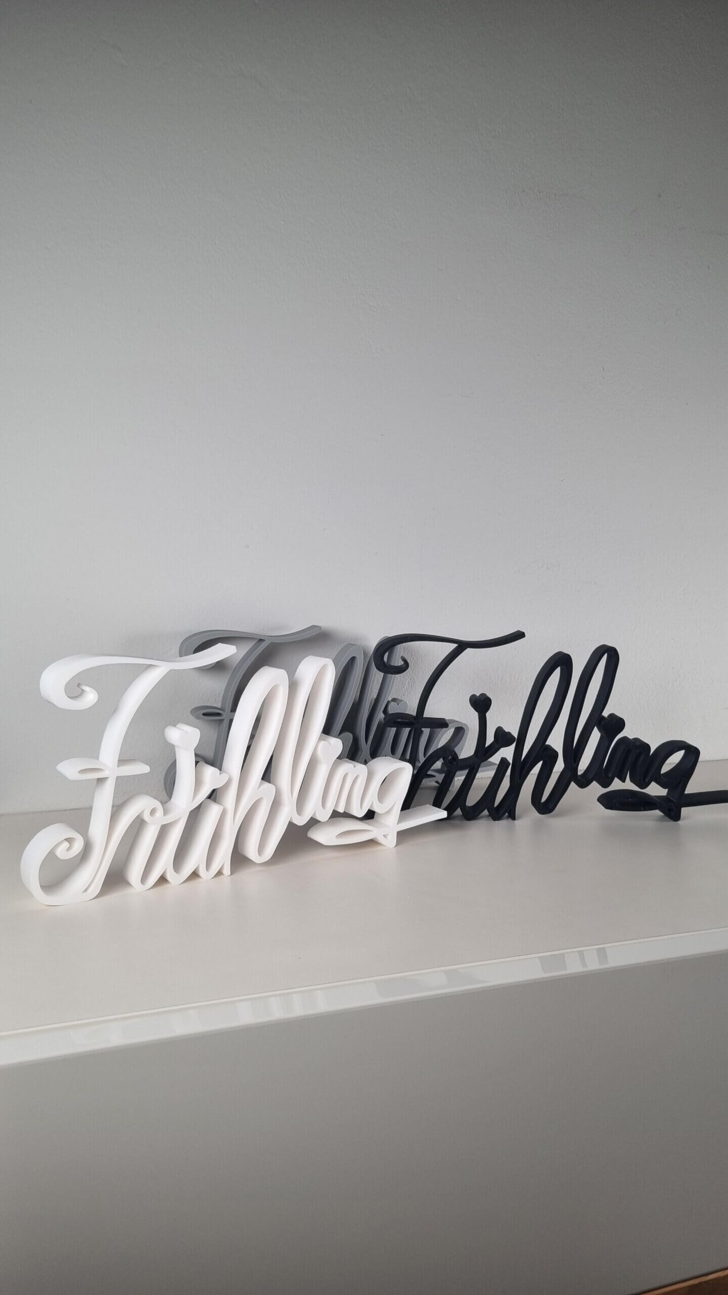 Schriftzug Frühling L26cmxH12,5cm, drei Farben